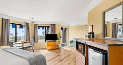 Travelodge by Wyndham San Clemente Beach