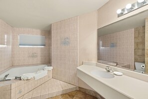 Suite, 1 King Bed, Non Smoking, Balcony | Bathroom | Free toiletries, hair dryer, towels