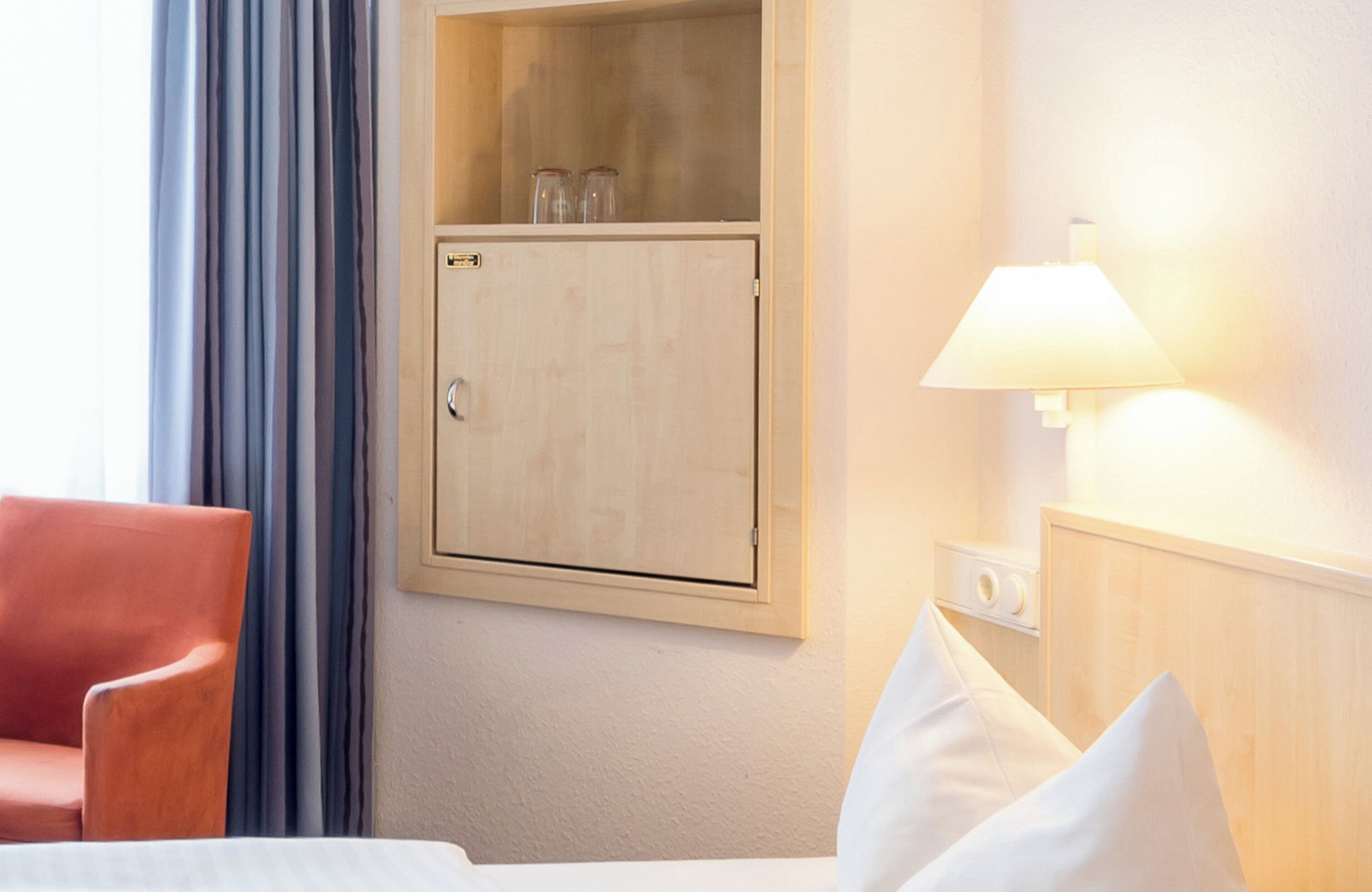 Hypo-allergenic bedding, in-room safe, desk, soundproofing