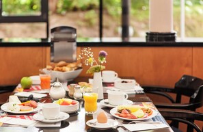 Daily buffet breakfast for a fee - Hotel Magdeburg City Center by Leonardo Hotels (Magdeburg)