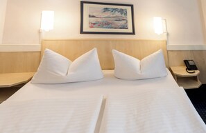 Hypo-allergenic bedding, in-room safe, desk, soundproofing - Hotel Magdeburg City Center by Leonardo Hotels (Magdeburg)