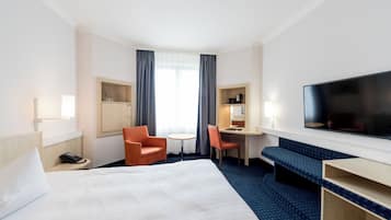 Bộ đồ giường kháng dị ứng, két bảo mật tại phòng, bàn, phòng cách âm