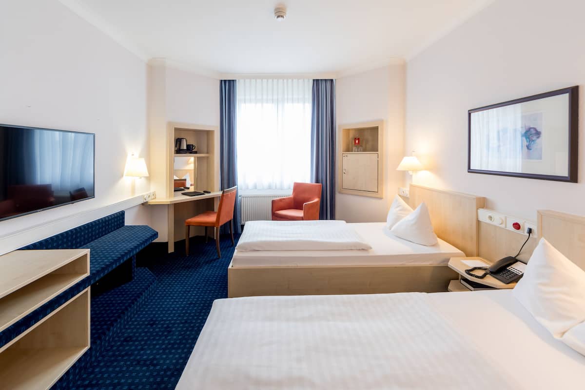 Hypo-allergenic bedding, in-room safe, desk, soundproofing