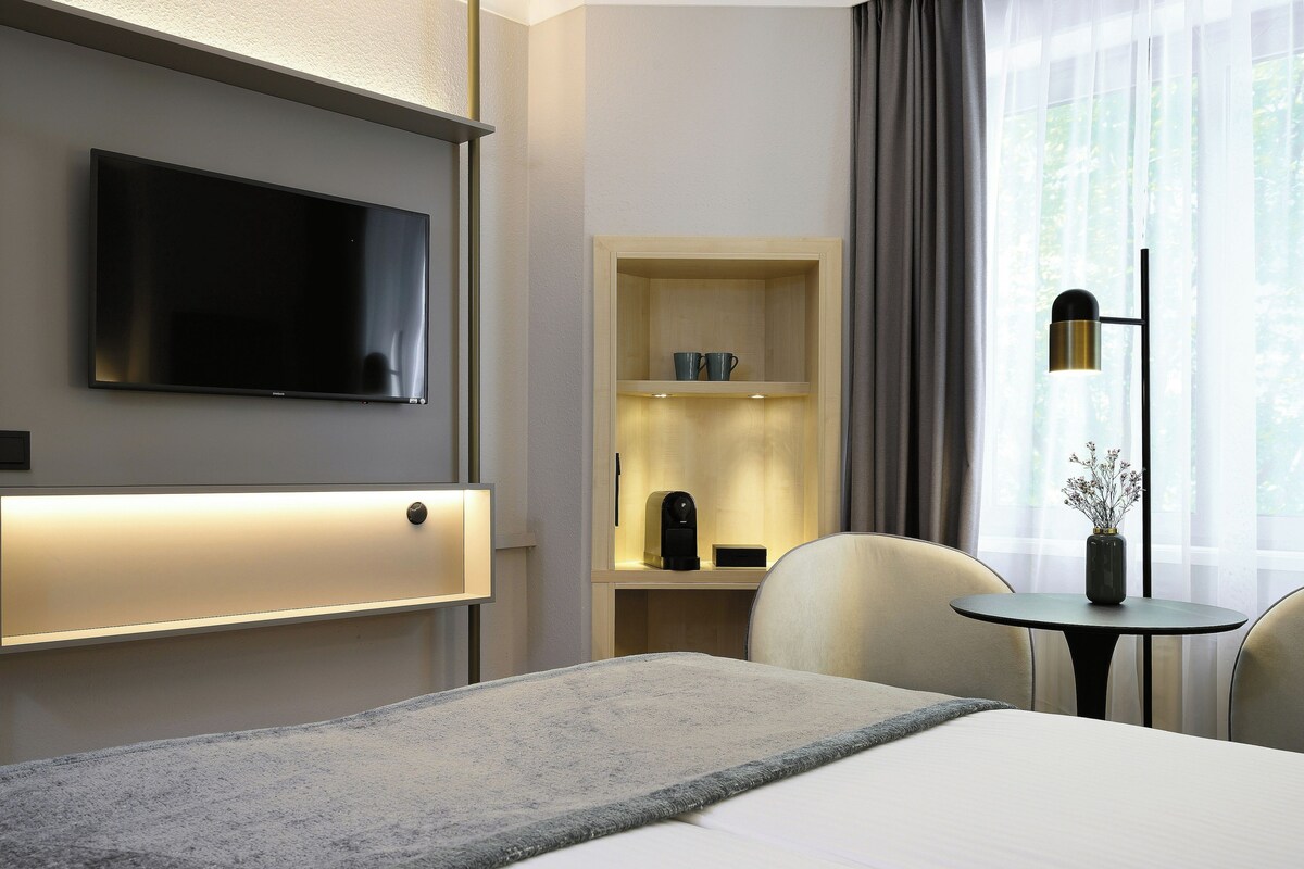 Superior Twin Room | Hypo-allergenic bedding available, minibar, in-room safe, desk