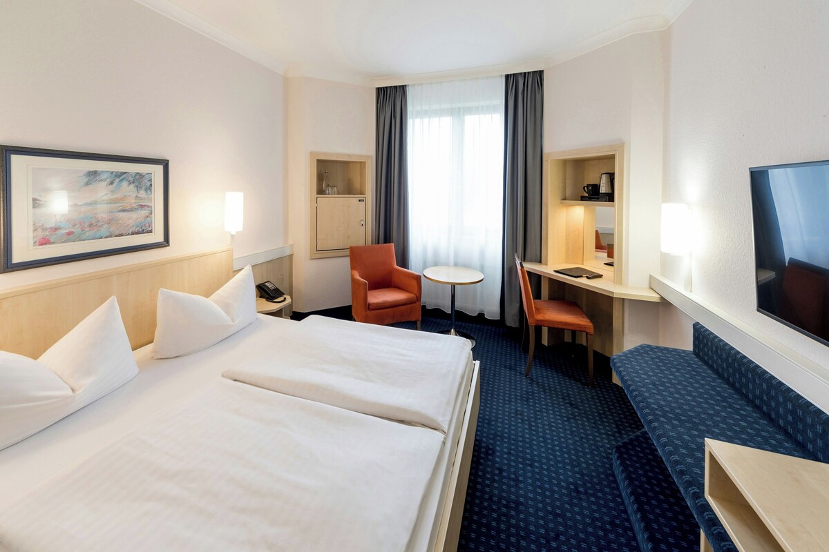 Hypo-allergenic bedding available, minibar, in-room safe, desk