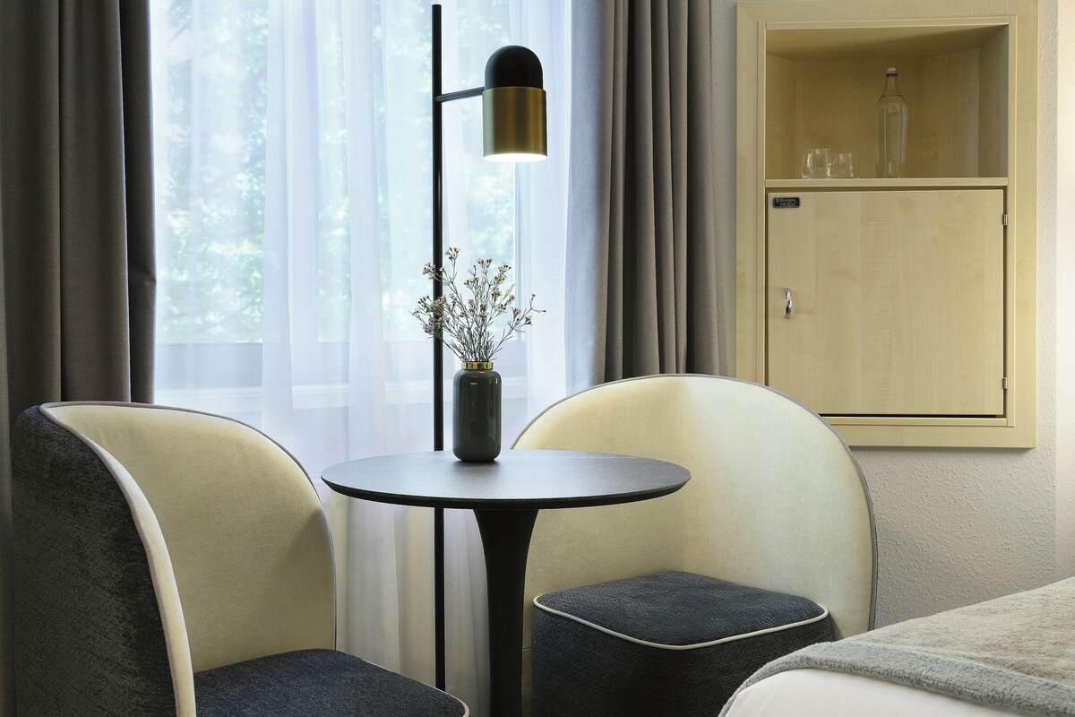 Comfort Twin Room | Hypo-allergenic bedding available, minibar, in-room safe, desk