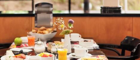 Desayuno buffet todos los días (EUR 19 por persona)