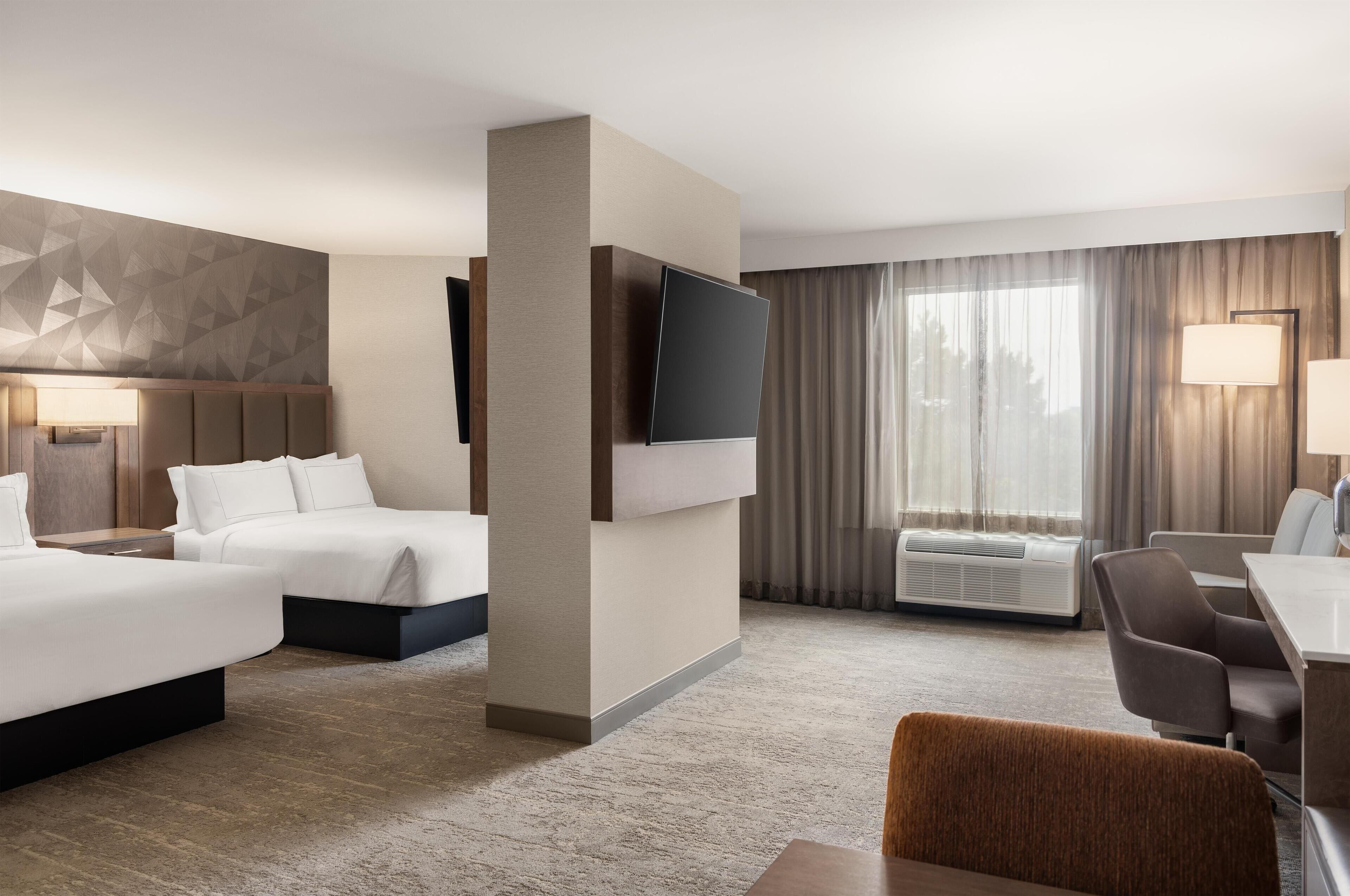 Suite, 2 camas de matrimonio | Colchones con acolchado adicional, caja fuerte, escritorio