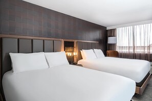 Room, 2 Queen Beds - DoubleTree by Hilton Kitchener (Kitchener)