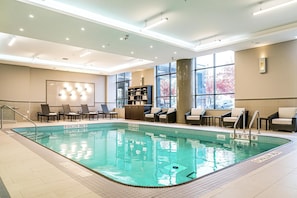 Indoor pool, sun loungers - DoubleTree by Hilton Kitchener (Kitchener)
