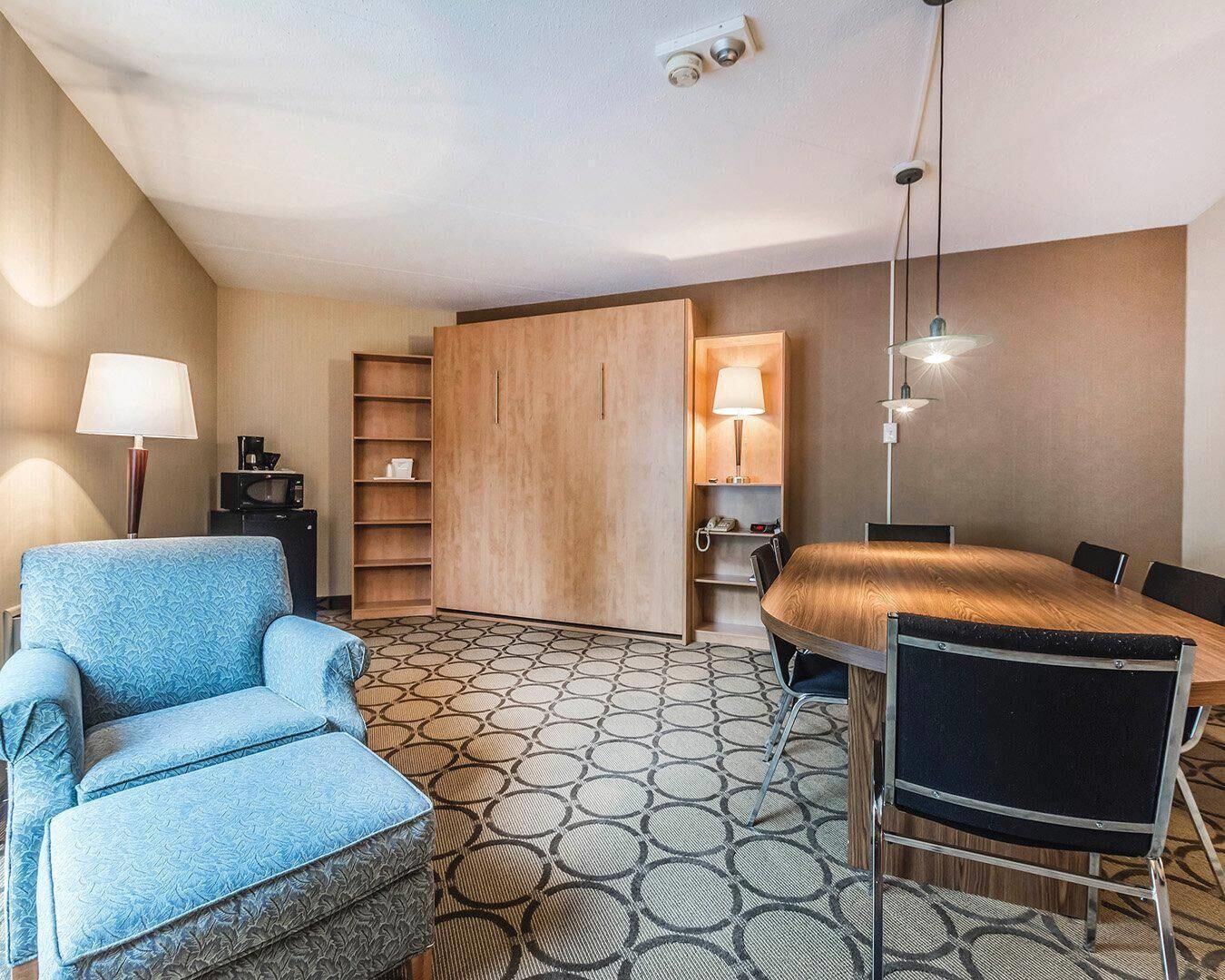 Standard Room, 1 King Bed, Non Smoking | Premium bedding, pillow-top beds, desk, blackout curtains