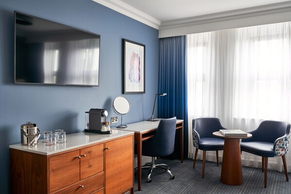 Chambre Familiale | Coin séjour | Télévision LCD de 40 pouces avec chaînes numériques