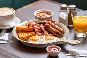 Daily buffet breakfast (GBP 21.50 per person)