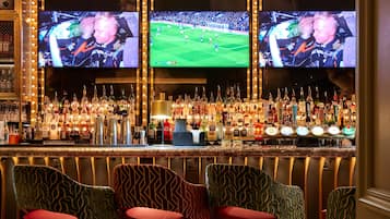 Serves brunch and happy hour