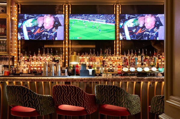 Serves brunch and happy hour - The Cumberland, London (London)