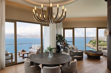 Suite (Panorama) | Premium bedding, minibar, in-room safe, desk. Akra Antalya