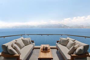 Panorama Suite | Premium bedding, minibar, in-room safe, desk - Akra Antalya (Antalya)