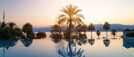 Indoor pool, seasonal outdoor pool, pool umbrellas, sun loungers
