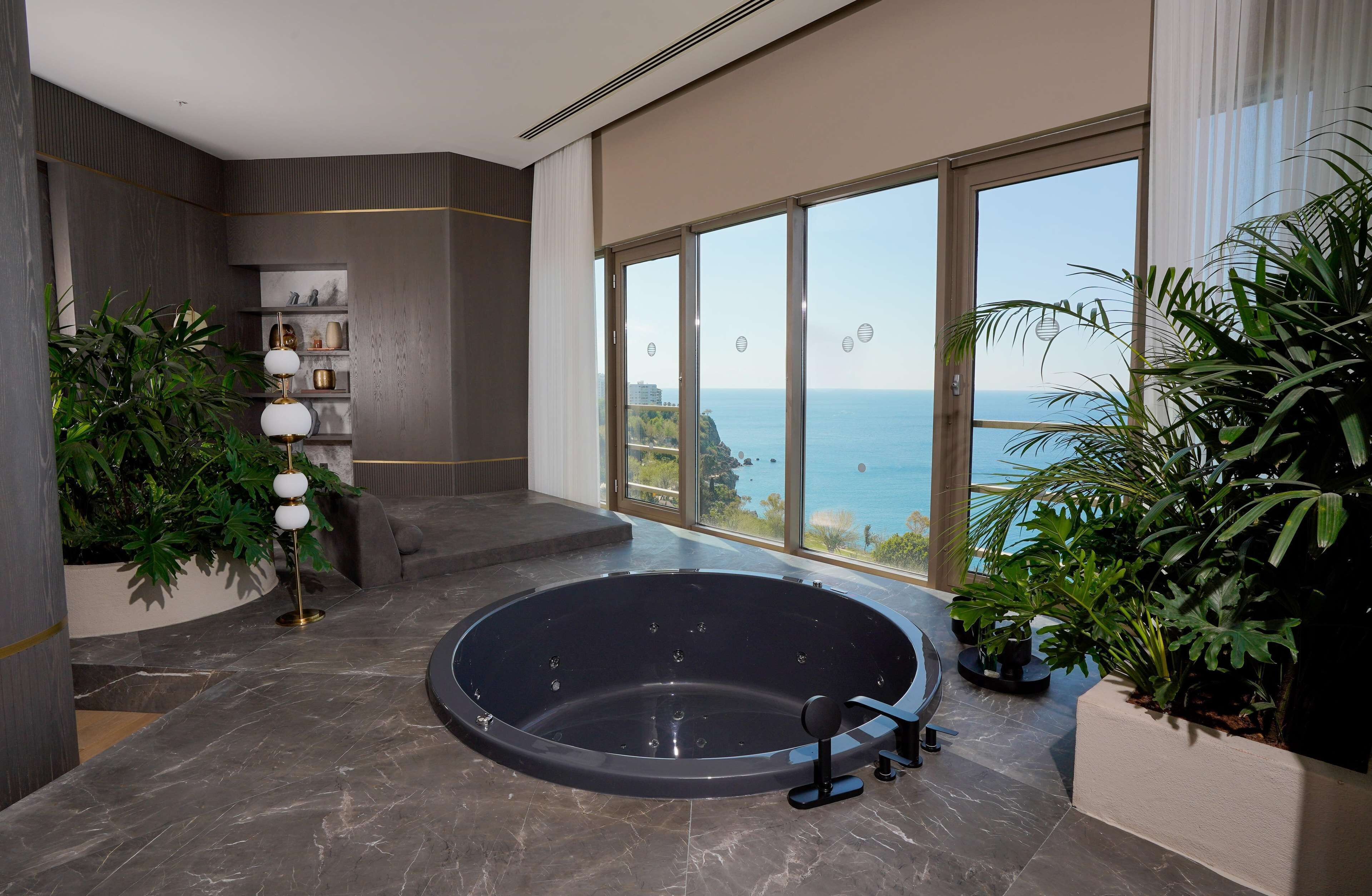 高級寢具、迷你吧、客房內保險箱、書桌