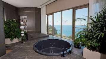 Ropa de cama de alta calidad y minibar