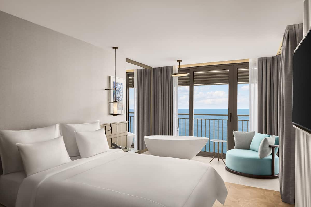 Skyline Suite | 1 Schlafzimmer, hochwertige Bettwaren, Minibar, Zimmersafe