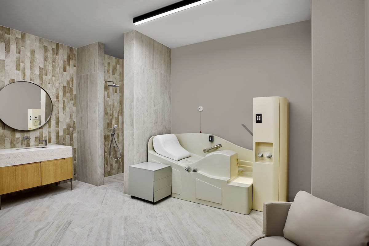 couples treatment room(s), sauna, hot tub, steam room, body treatments