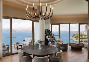 Panorama Suite (Urban Chic Lounge Access) | Living area | 55-inch Smart TV with satellite channels