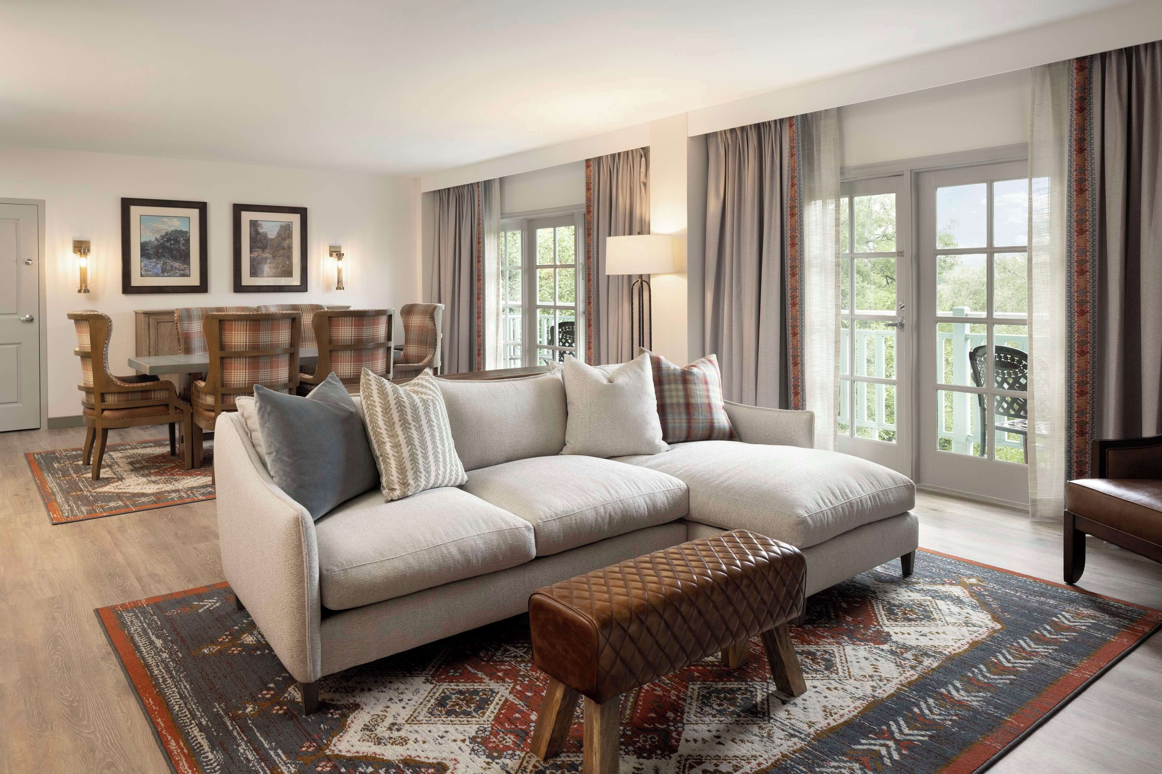 premium bedding, pillow-top beds, in-room safe, desk