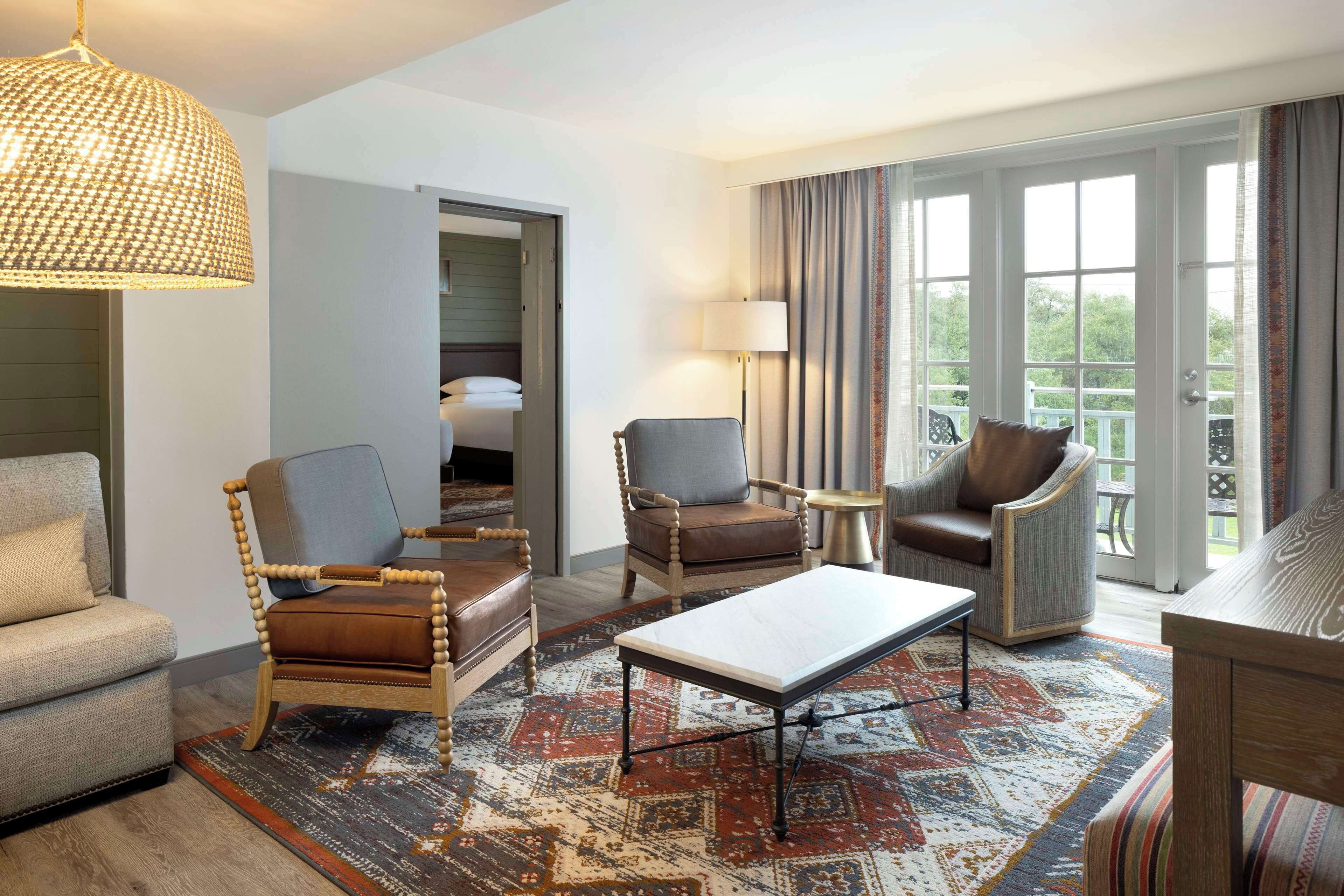 premium bedding, pillow-top beds, in-room safe, desk