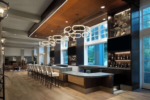 2 bars/lounges, cocktail bar