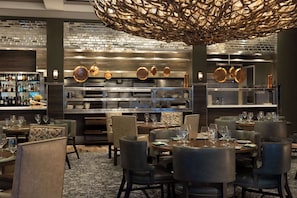 5 restaurants, breakfast served