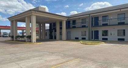 Motel 6 Cleveland, MS - Delta State University