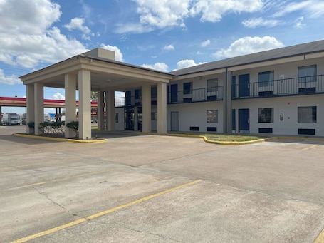 Exterior. Motel 6 Cleveland, MS - Delta State University
