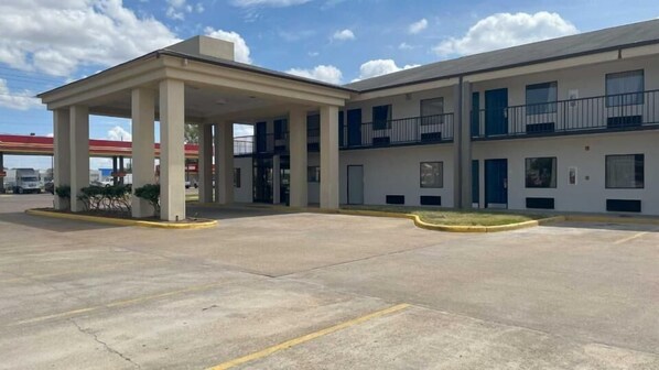 Front of property - Motel 6 Cleveland, MS - Delta State University (Cleveland)