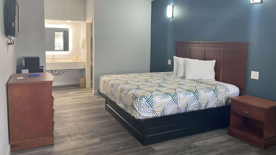 Motel 6 Cleveland, MS - Delta State University