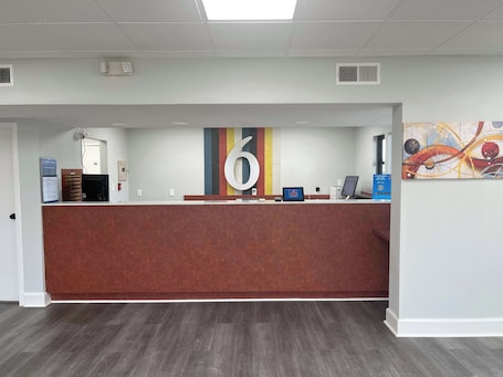 Lobby. Motel 6 Cleveland, MS - Delta State University