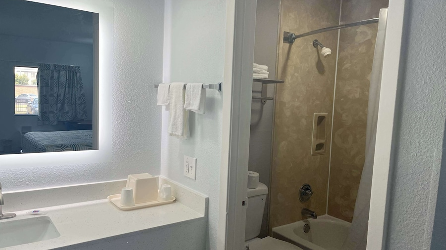 Motel 6 Cleveland, MS - Delta State University