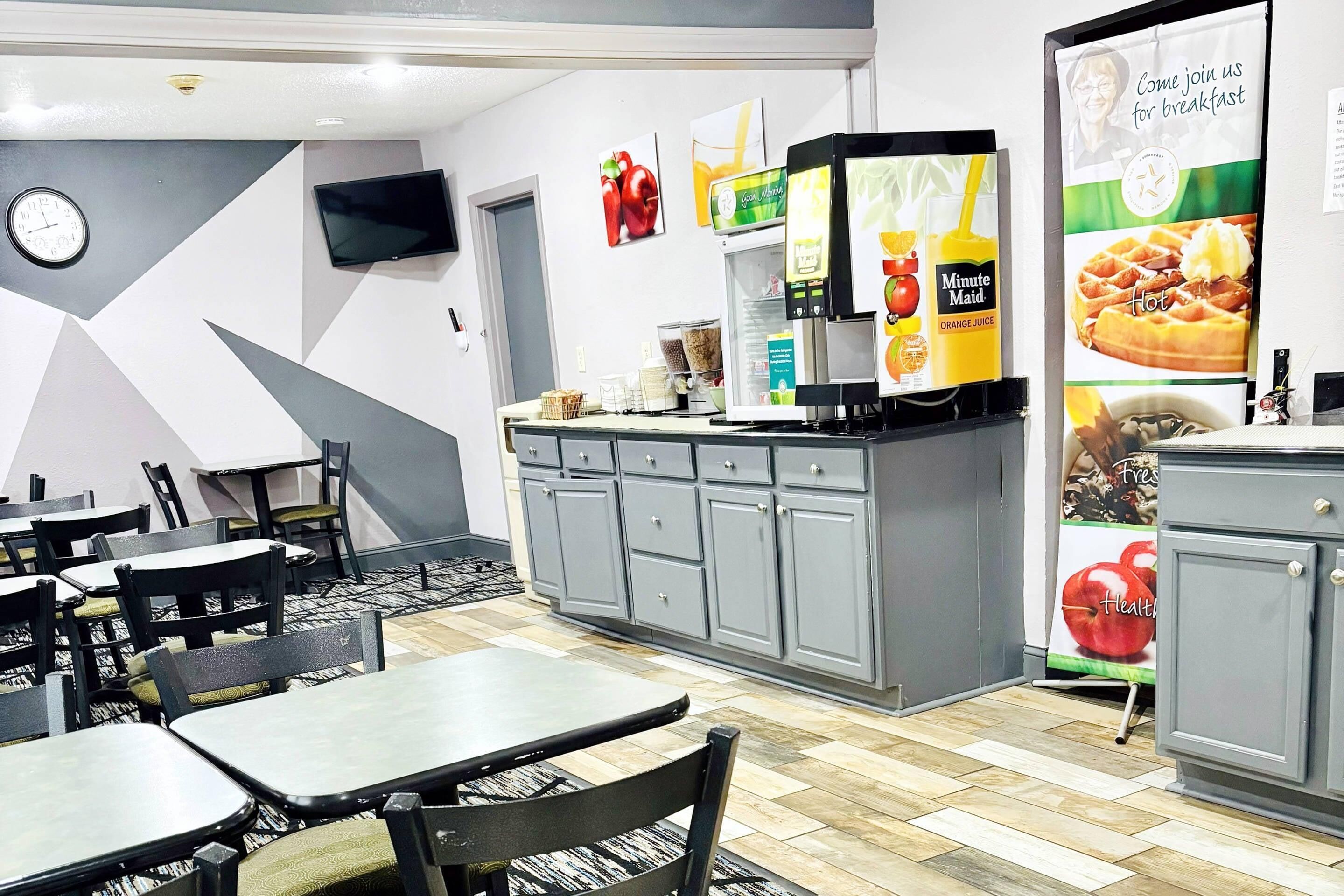 Free daily continental breakfast 