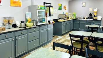 Free daily continental breakfast