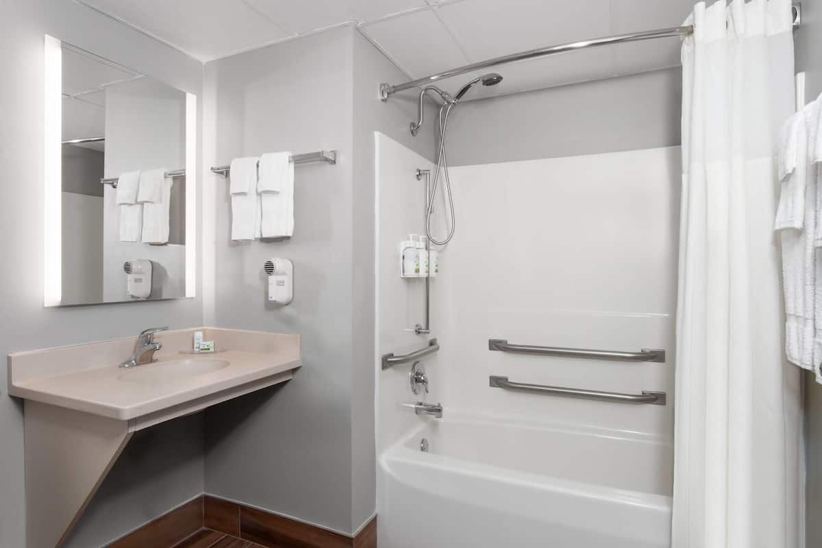 Room, 2 Queen Beds, Accessible (Mobility, Bathtub W/grab Bars) | Accessible bathroom