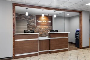 Lobby - AmericInn & Suites By Wyndham Baraboo Event Center (Baraboo)