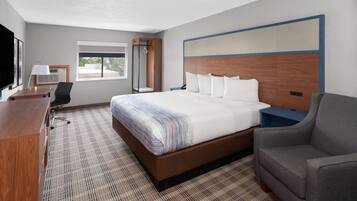 Quarto, 1 cama King, para não fumantes | Escrivaninha, espaço de trabalho para notebook, cortinas blackout