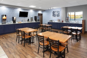 Free daily continental breakfast  - AmericInn & Suites By Wyndham Baraboo Event Center (Baraboo)