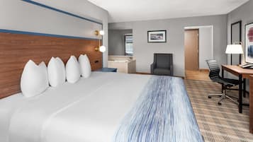 Family Studio Suite, Multiple Beds, Non Smoking, Jetted Tub | Jetted bathtub