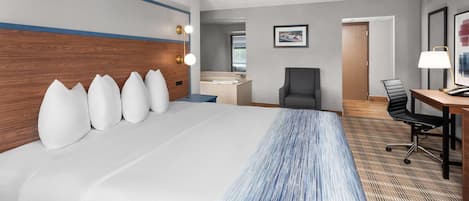 Family Studio Suite, Multiple Beds, Non Smoking, Jetted Tub | Jetted bathtub