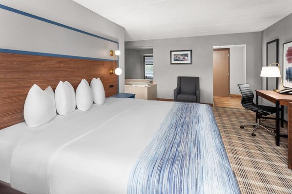 Family Suite, Multiple Beds, Non Smoking, Jetted Tub | Jetted tub