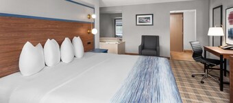 AmericInn & Suites By Wyndham Baraboo Event Center