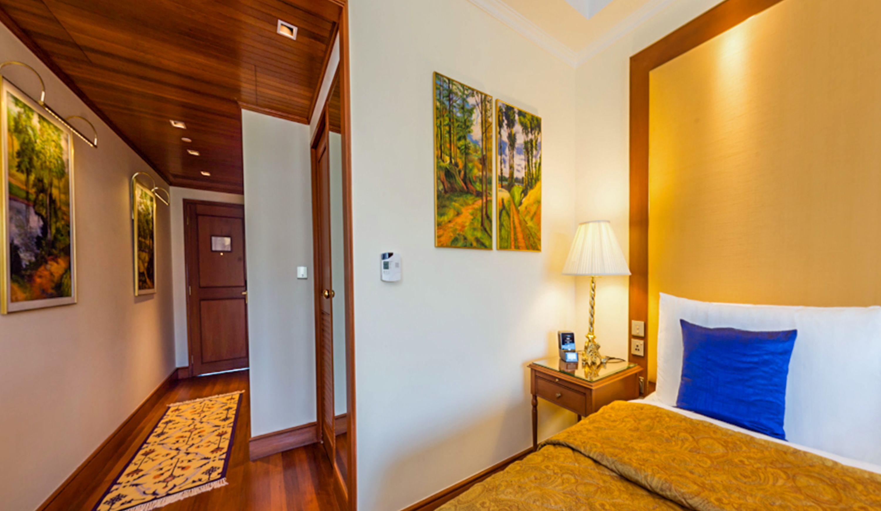 1 bedroom, premium bedding, minibar, in-room safe