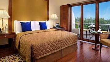 Premium bedding, minibar, in-room safe, desk