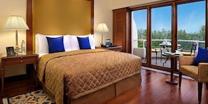 Premium bedding, minibar, in-room safe, desk - The Oberoi, Bengaluru (Bengaluru)